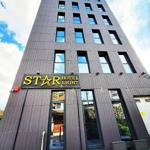 Otel Starlight, Tiran